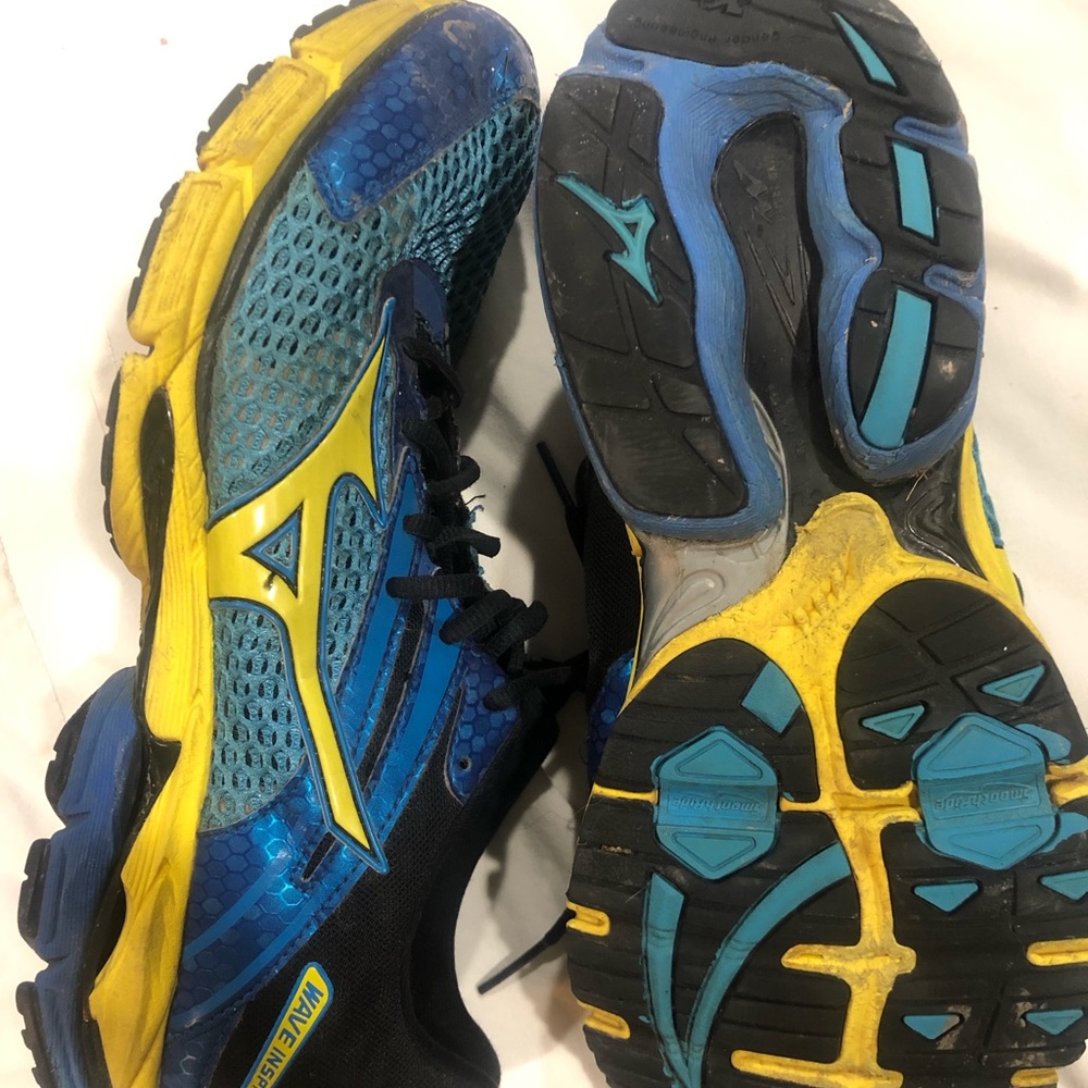 Men’s Mizuno shoes 12.5